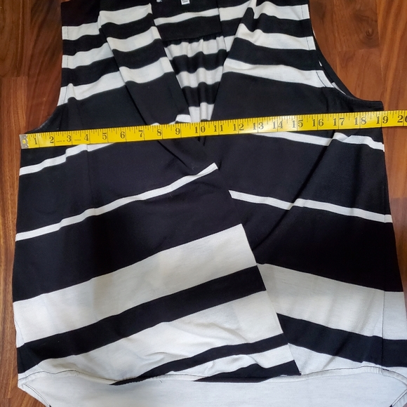 Never worn! Collective Concepts black and white striped top. Size XL. - Picture 4 of 4